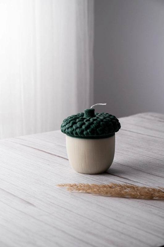 Large Autumn Acorn Candle - Best Brushes