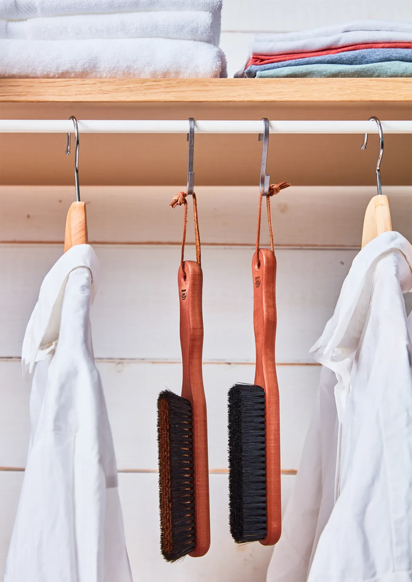 Clothes & Fabric Brush w. Handle